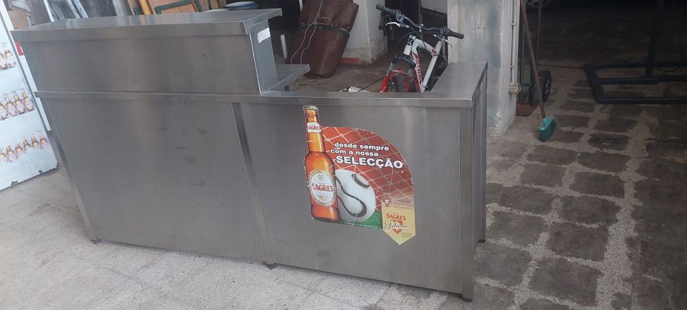 Movel em inox com bescosso de cavalo