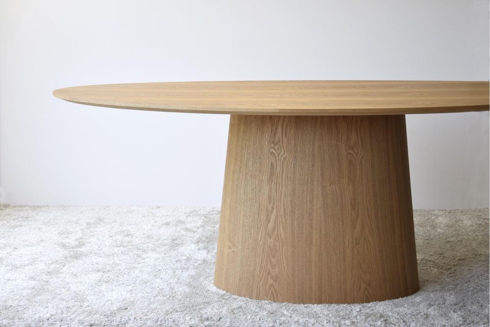 Mesa Oval em Freixo Natural