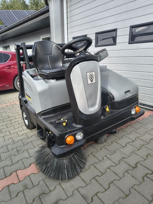 Zamiatarka Karcher KM 125/130 R G