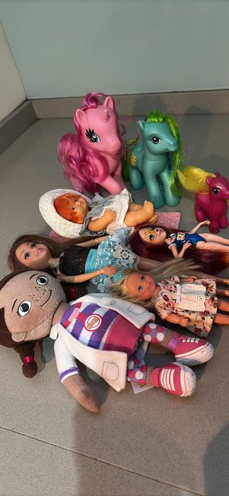 Bonecas da Famosa conjunto E póneis