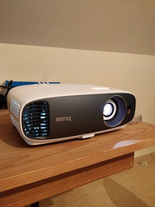 Projetor BenQ W1700 4K HDR