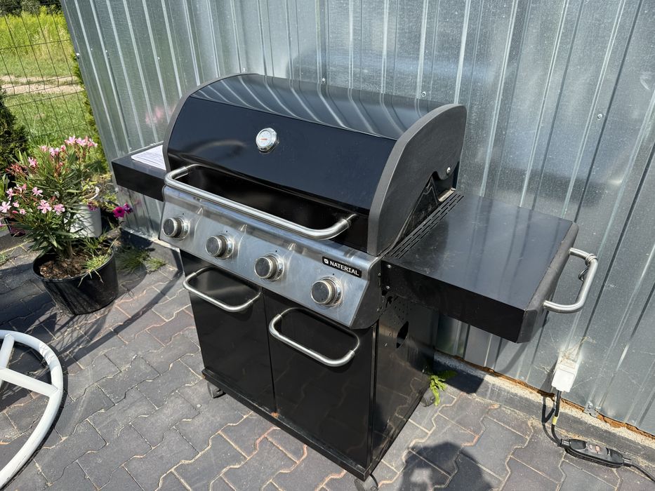 Sprzedam grill gazowy .