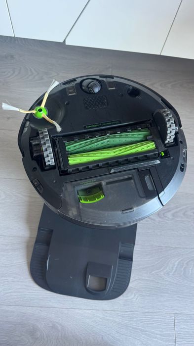 Robot Aspirador Roomba j7+ com Estação Clean Base – Topo de Gama