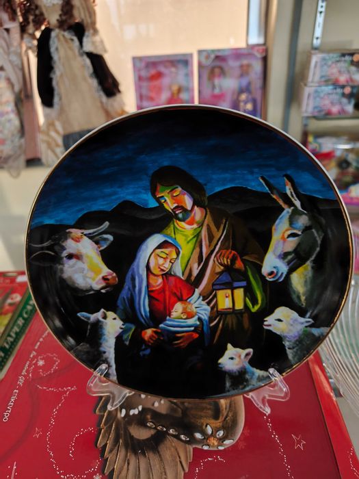 Prato Natal a candeia Vista Alegre o exemplar é de referente ao ano 2020.
