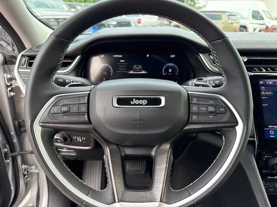 Jeep Grand Cherokee      2023