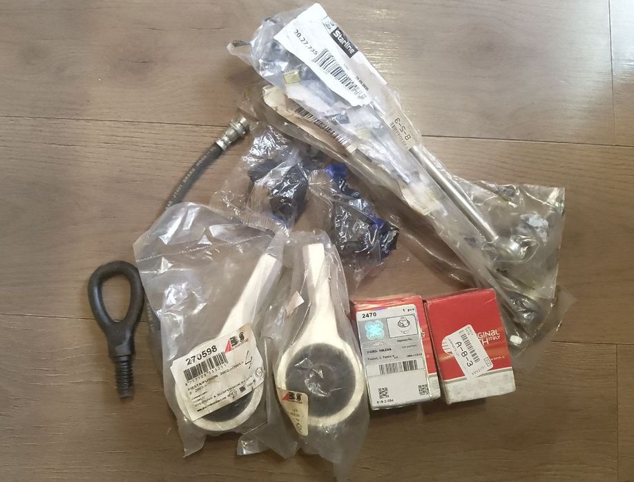 Форд фіеста  і Мазда.