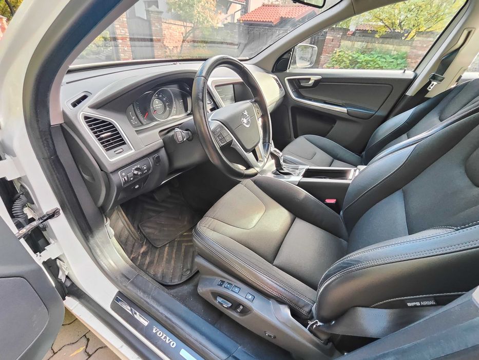 Volvo XC60 2015 2.0 FWD бензин