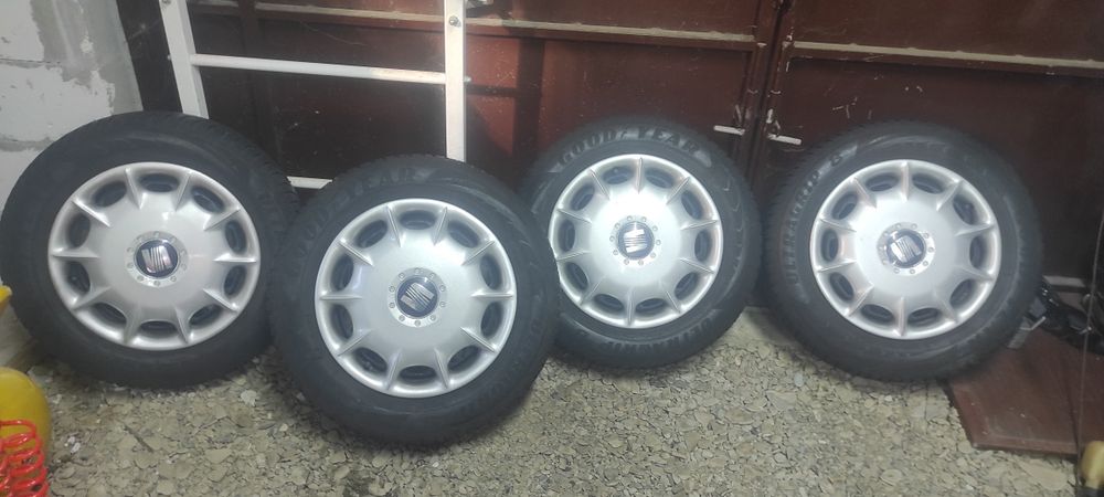 Резина 195-65 R15 з дисками та ковпаками