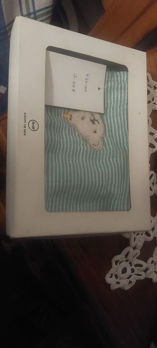 Fralda de bebé nova ideal para oferecer