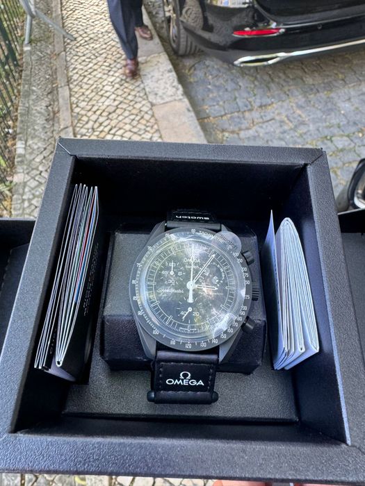 OMEGAxSWATCH Moonphase Snoopy Black