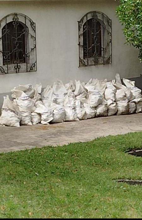 Dou entulho limpo em sacos ideal para aterro