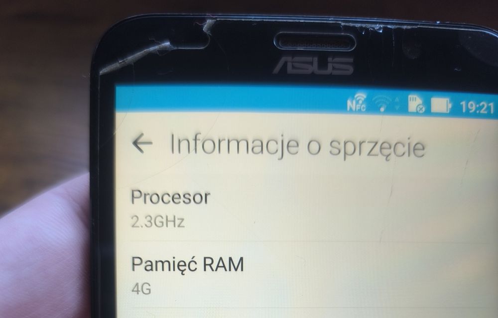 Asus Zenfone 2 - 4GB RAM