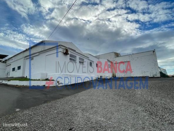 Armazem Industrial - Terceira - Praia Da Vitoria