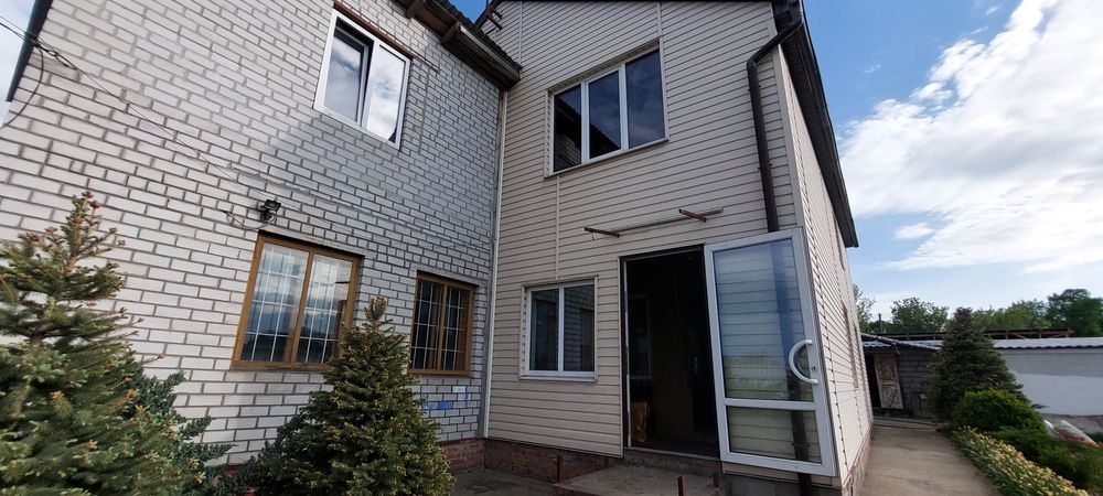 Продам 2х.этажный дом в Коротыче