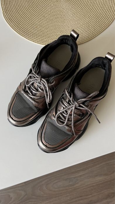 Шкіряні кросівки