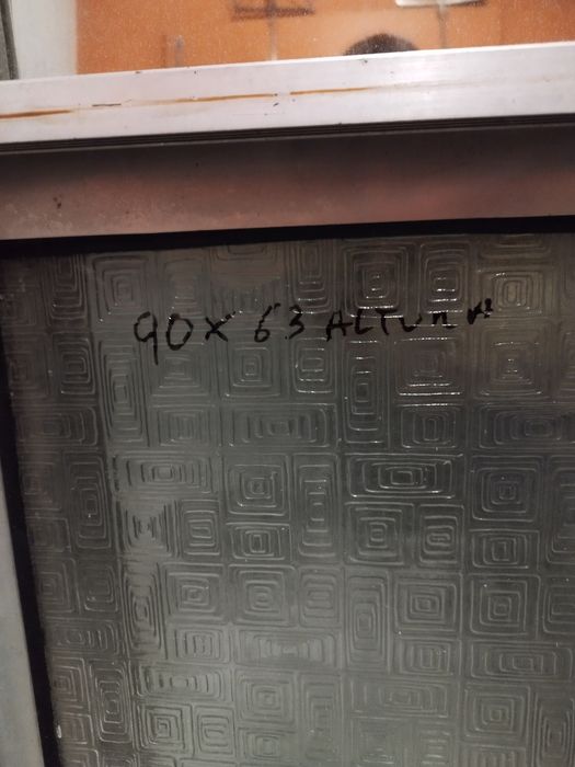 Janela de alumínio em bom estado 90 por 63 altura