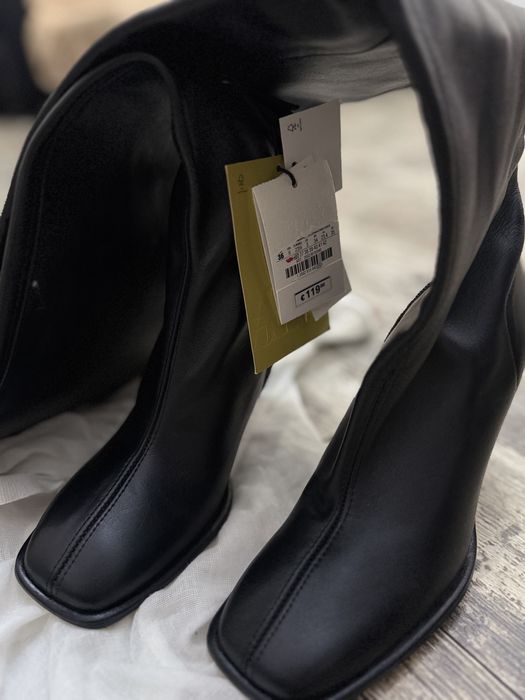 Шкіряні ботфорди Zara