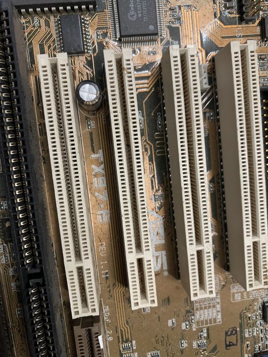 Ретро геймінг плата раритет Pentium MMX Socket 7 ASUS TX97E AT ATX