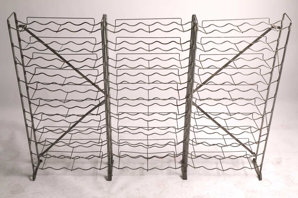 Garrafeira em alumínio cap. 150 Garrafas - Qtd. 1 Und.