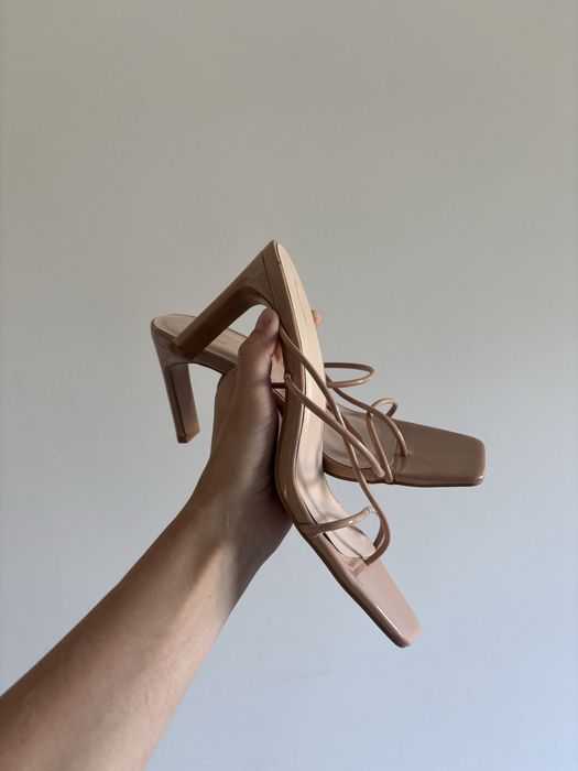 Beżowe sandały na slupku nowe rozmiar 39