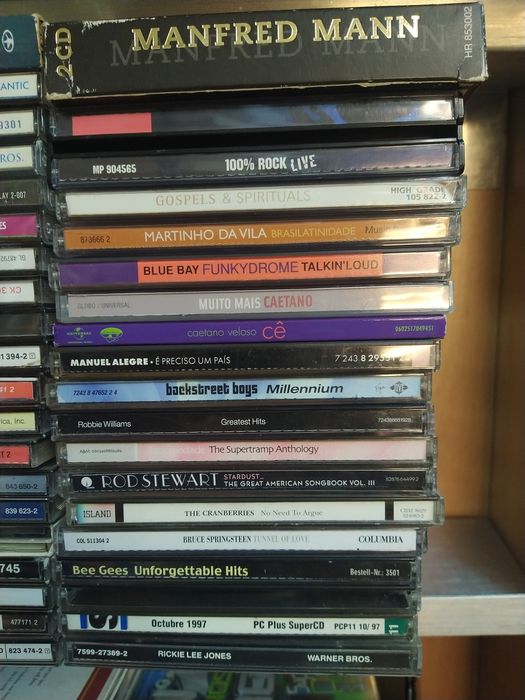 Lote 1000 CD's música portuguesa e estrangeira