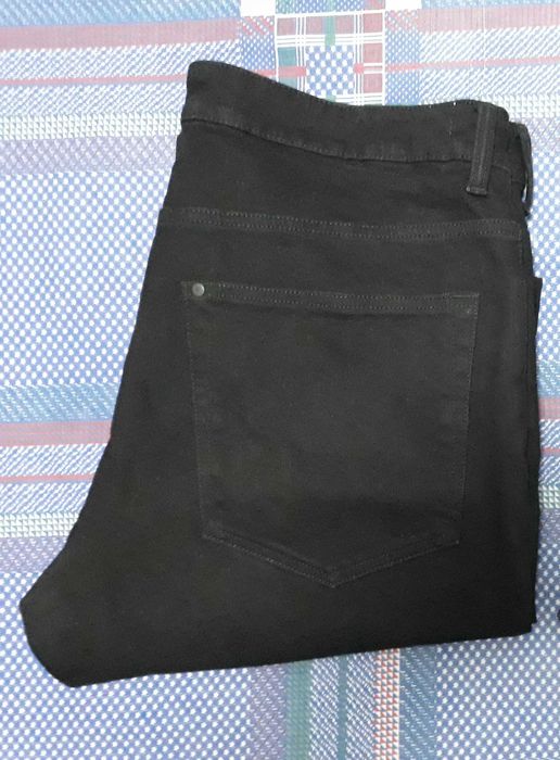 Calças de ganga pretas H&M (portes incluídos)