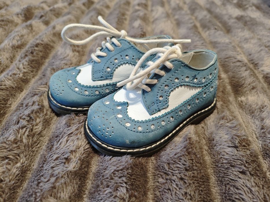 Обув на хлопчика