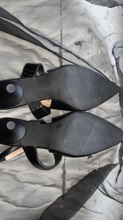 Czarne buty na obcasie
