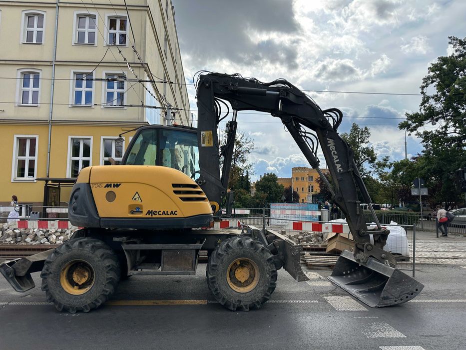 Mecalac 714MW roboczogodziny od roboty koparka Wrocław z operatorem