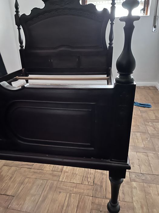 cama antiga de madeira