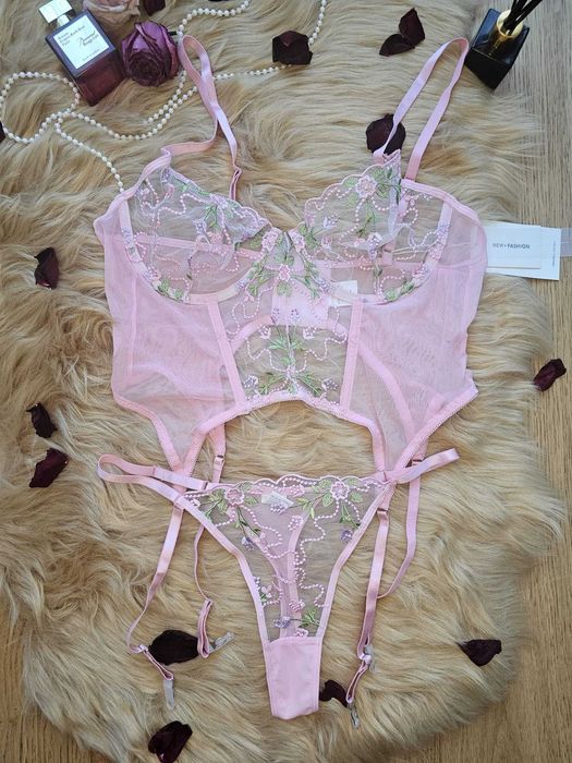 Seksowny kobiecy komplet z pasem gorset XL