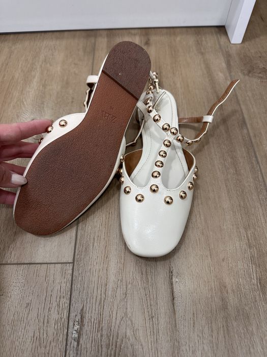 Sandalias da Zara em bege