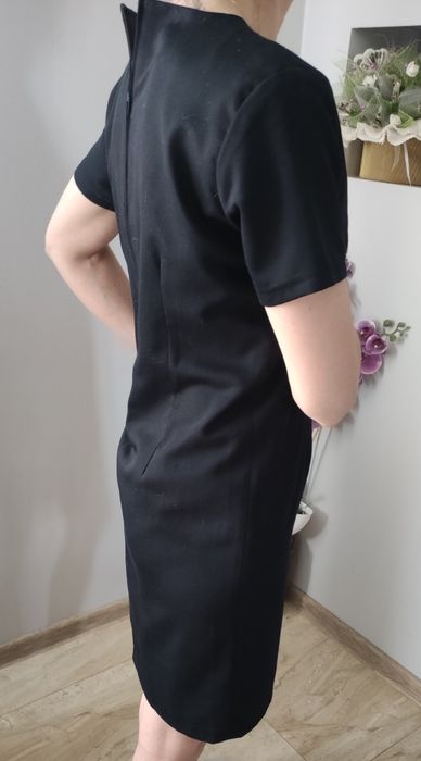 Elegancka sukienka mała czarna m