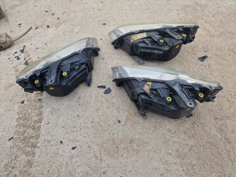 Lampa ford c max.  Xenon .