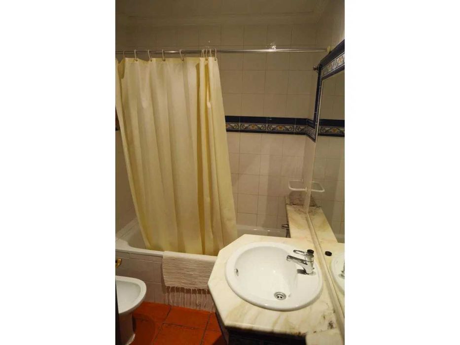 T3 c/AC em condomínio com piscina