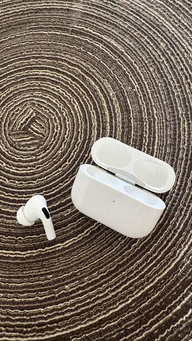 AirPods Pro 1° geração com MagSafe Charging Case e Lightning - só fone esquerdo