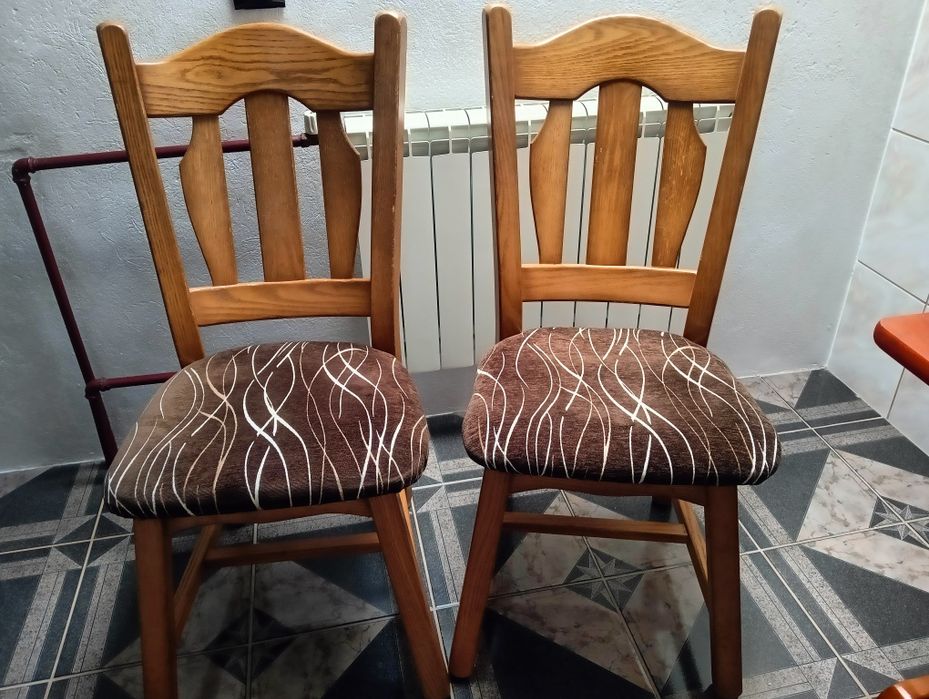 Krzesła drewniane