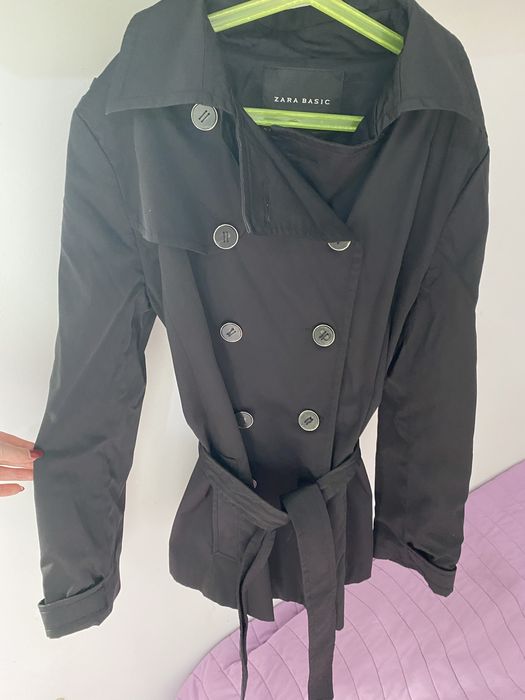 Gabardina preta Zara