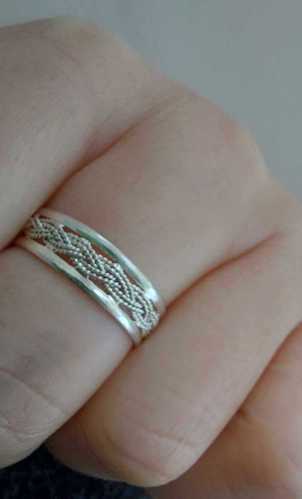 Srebrna obrączka ażurowa
