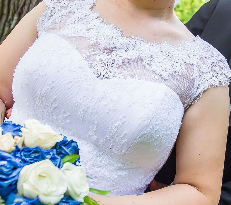 Koronkowa suknia ślubna