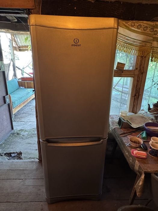 Холодильник Indesit