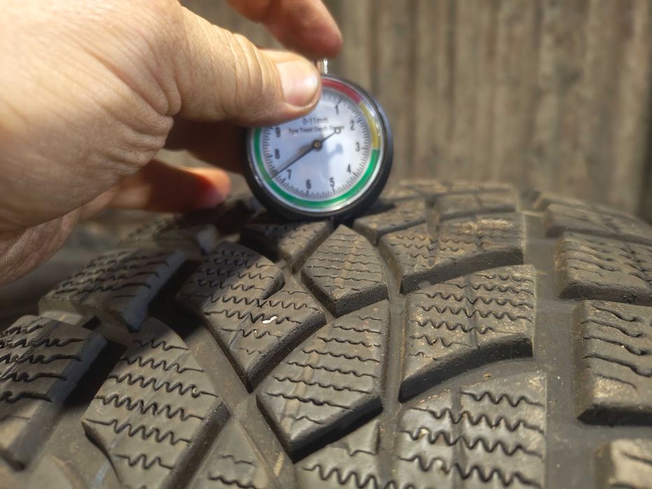 Opony zimowe uzywane 235 55 R19 Goodyear 2021 rok 4 sztuki z274