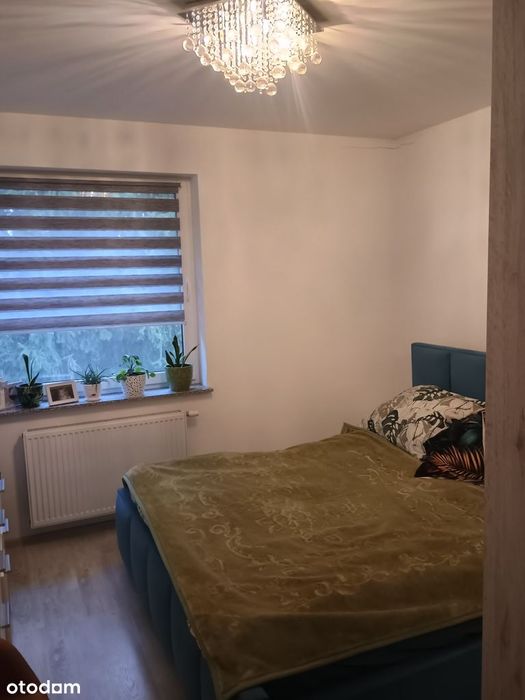 Dom szeregowy z garażem w spokojnej okolicy