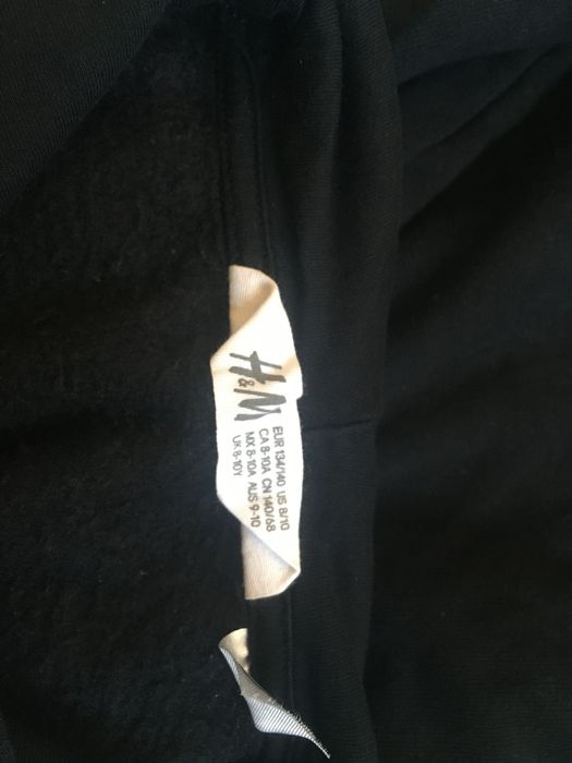 Camisola Preta com Capuz – H&M Disney (134-140 cm)