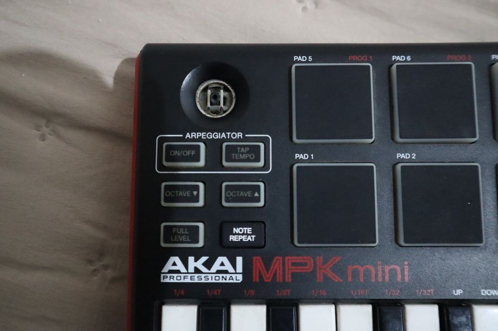 Akai Mini teclado midi