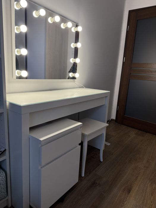 Toaletka, lustro z oświetleniem, dostawka, taboret