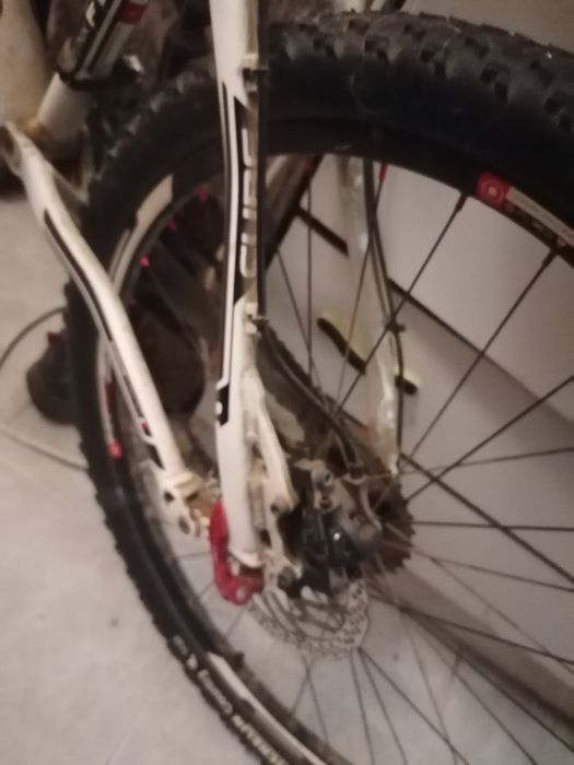 Bicicleta de montanha marca Cube XMS