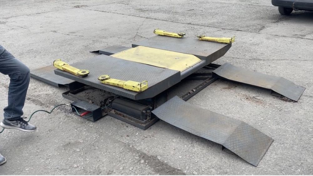 Продам шиномонтажний підйомник ножничний пневматичний
