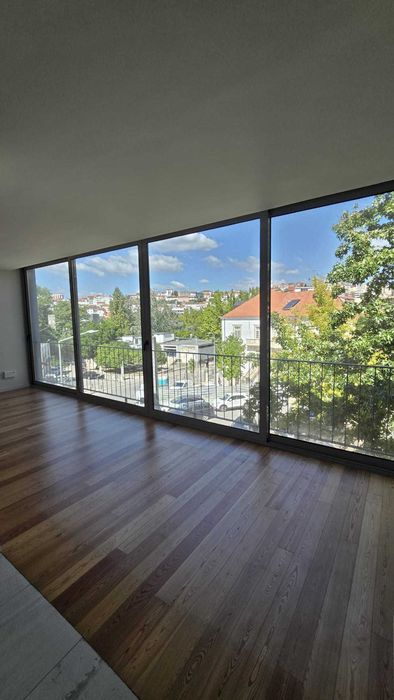 Apartamento T2 de luxo ao pé das Escadas Monumentais