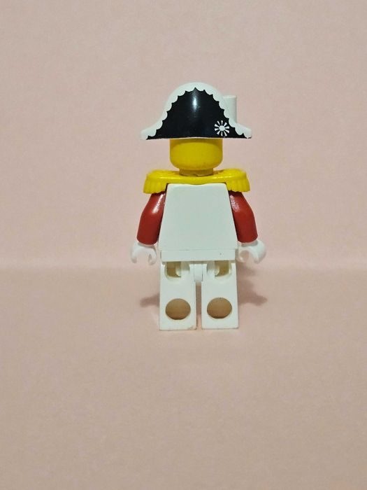 Minifigurka LEGO Pirates Imperial Admiral pi001